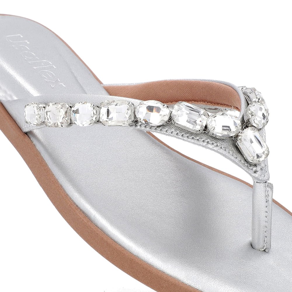 Chinelo Salto Rasteiro Couro Prata Enfeite Prata 4