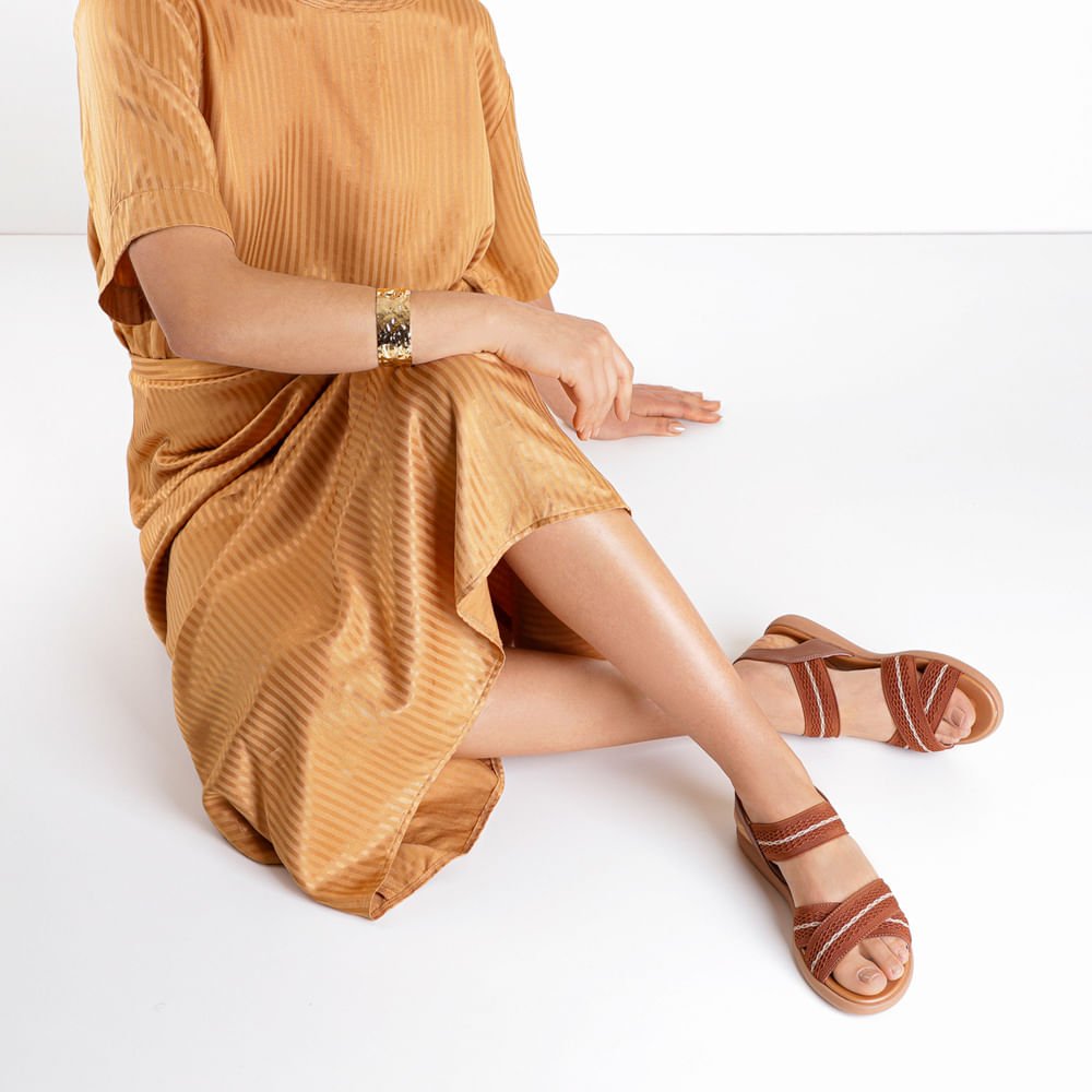 Sandália Salto Rasteiro Elástico Marrom Detalhes Marrom 4