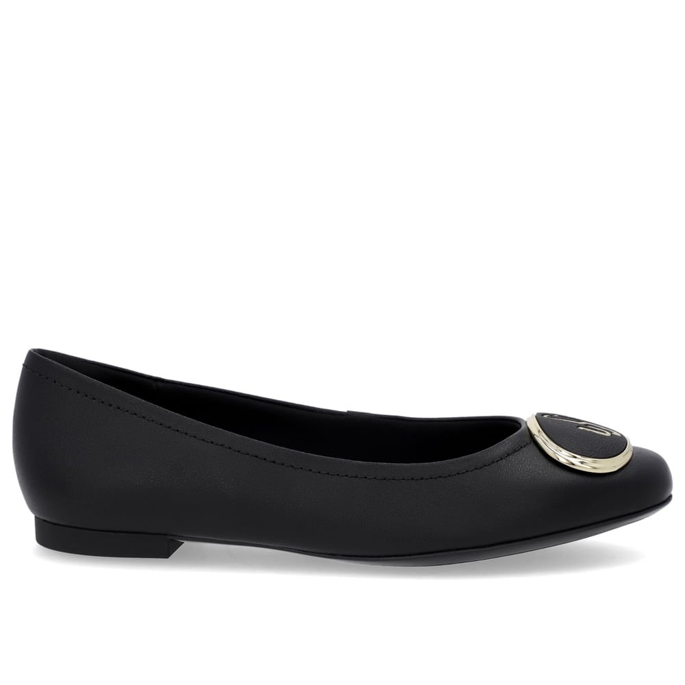 Sapatilha Couro Preto Bico Redondo Enfeite