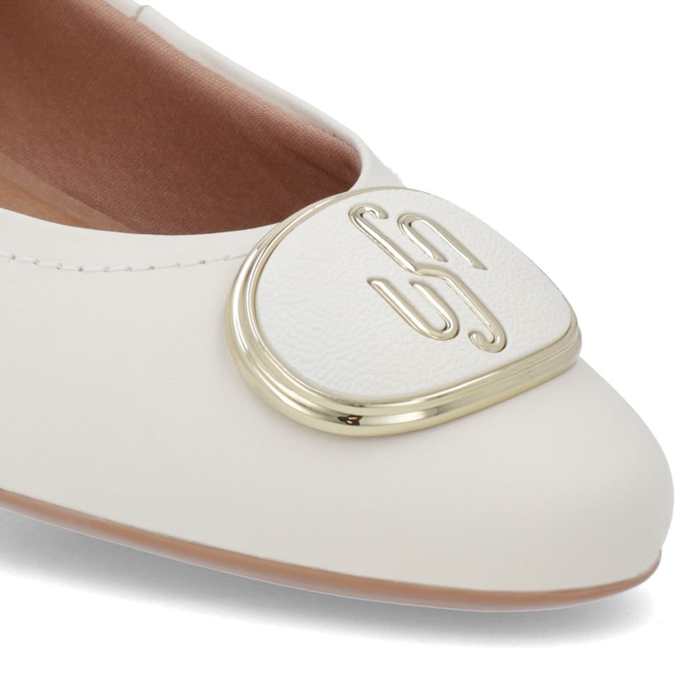 Sapatilha Couro Branca Bico Redondo Enfeite Branco 4