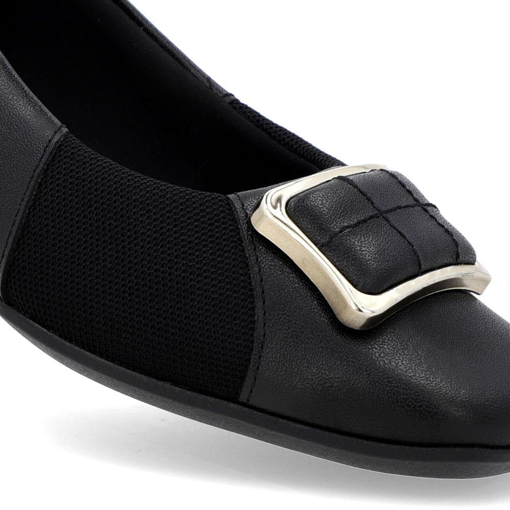 Scarpin Bico Quadrado Couro Preto Detalhe Tecido Preto 4