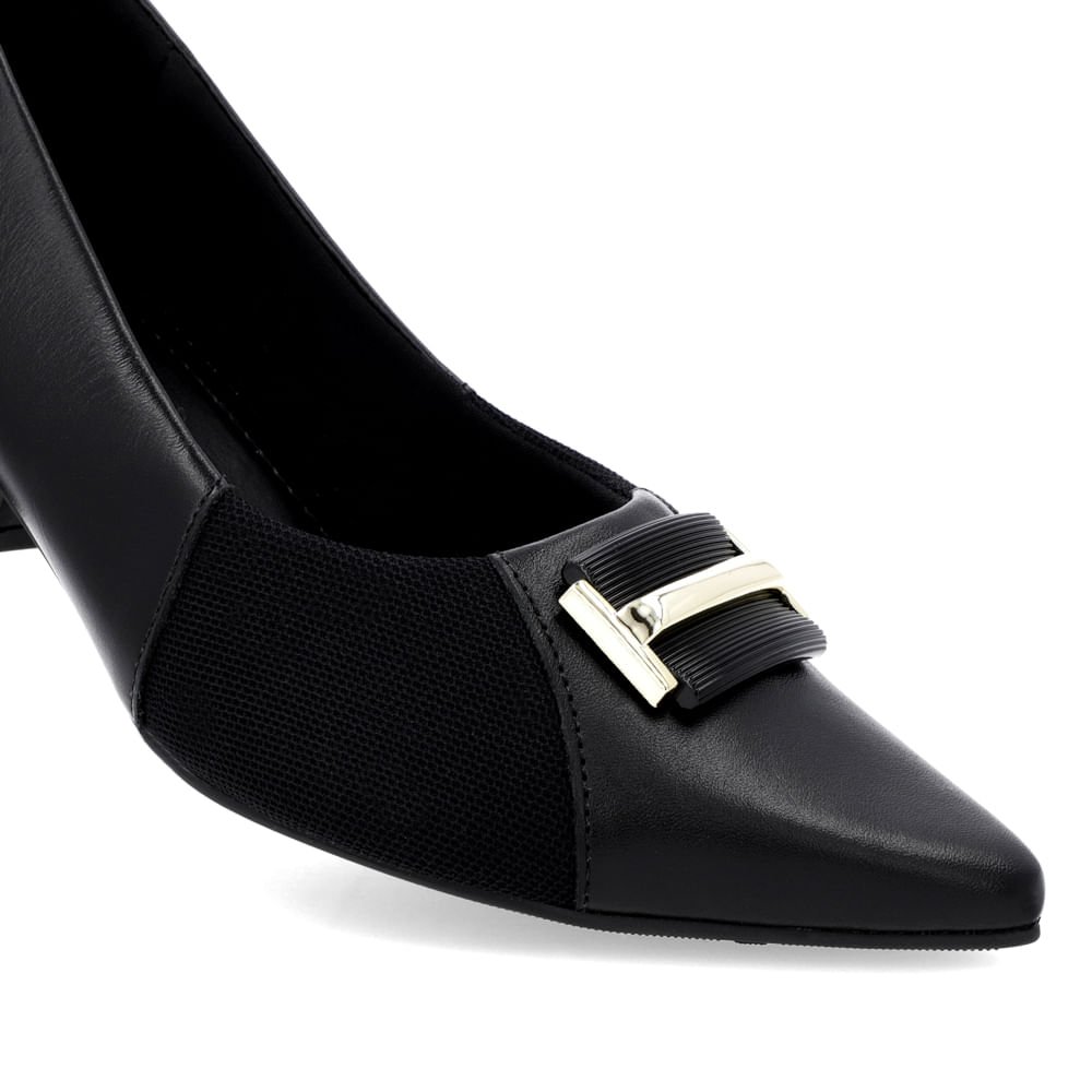 Scarpin Bico Fino Couro Preto Detalhe Tecido Preto 4