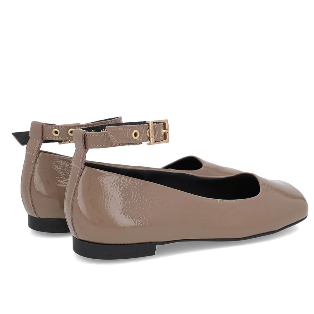 Sapatilha Ajuste Tornozelo Marrom Verniz Bico Quadrado Marrom 2