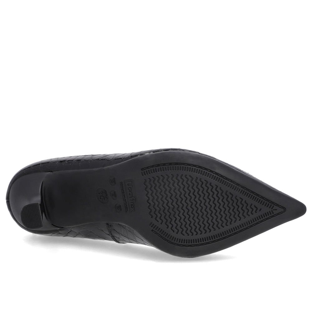 Scarpin Preto Couro Croco Bico Fino Detalhe Recorte Preto 5