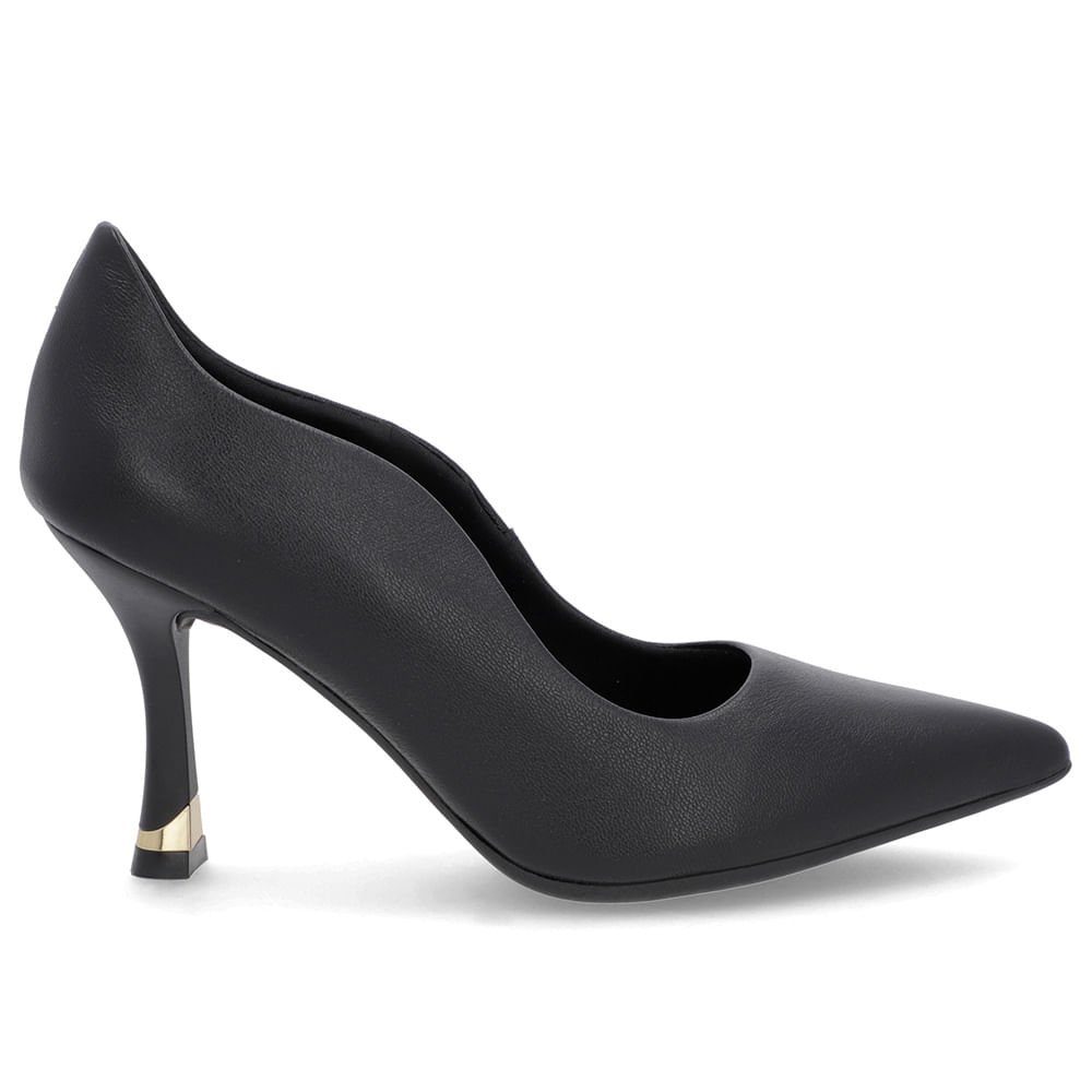 Scarpin Preto Couro Bico Fino Detalhe Recorte