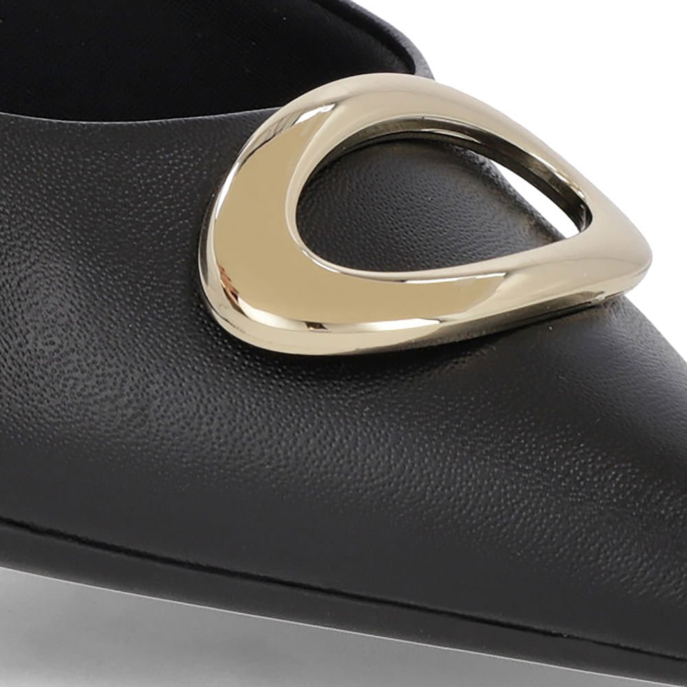 Scarpin Preto Couro Bico Fino Detalhe Salto Preto 4