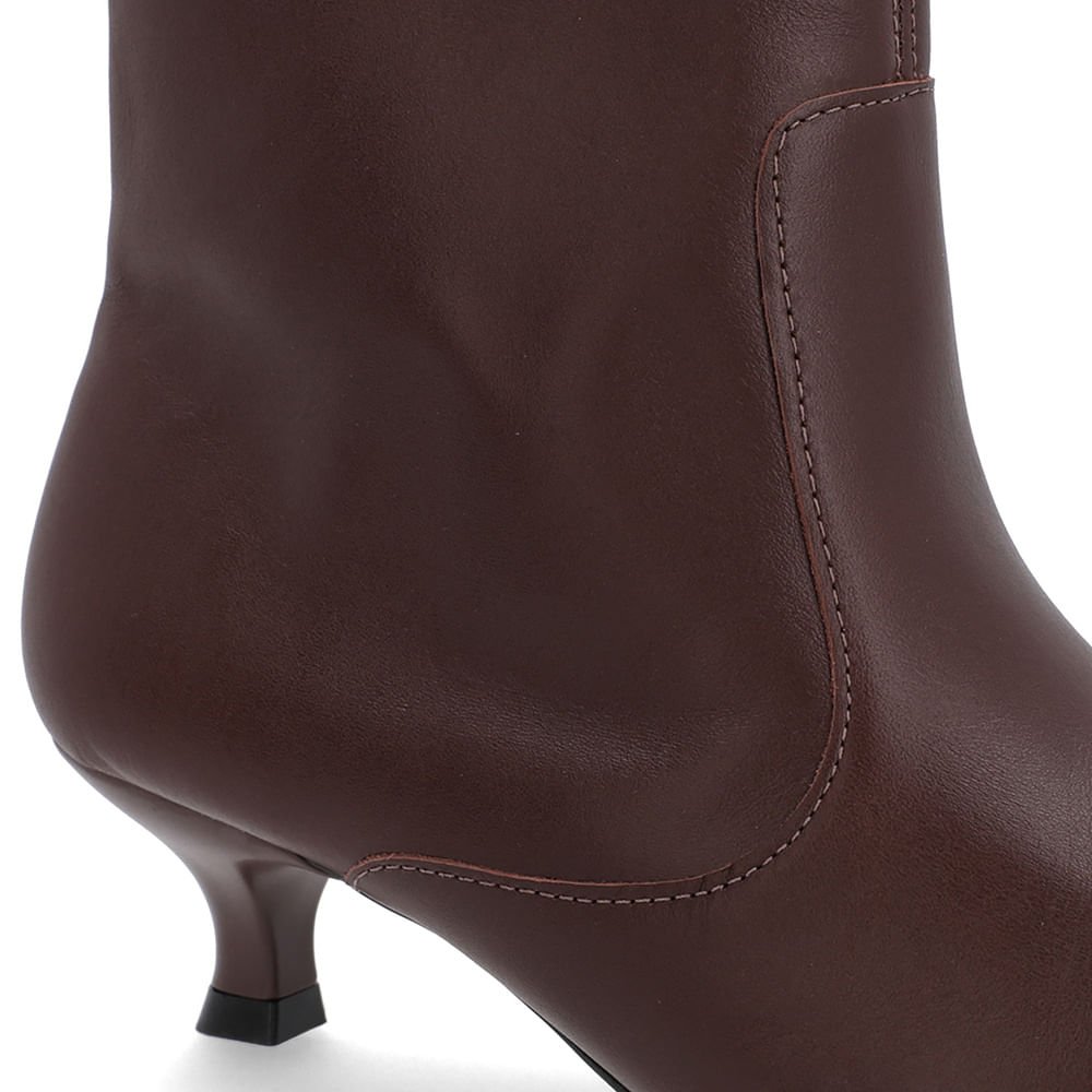 Bota Bico Fino Salto Kitten Marrom Couro Marrom 4