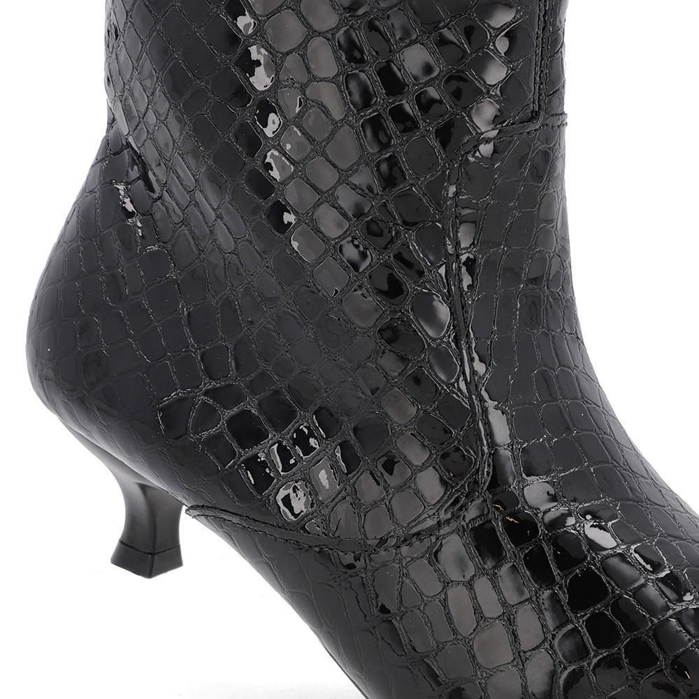 Bota Bico Fino Salto Kitten Preta Verniz Croco Preto 4