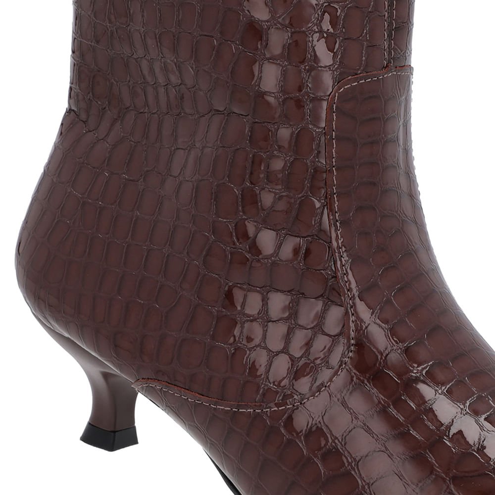 Bota Bico Fino Salto Kitten Marrom Verniz Croco Marrom 4