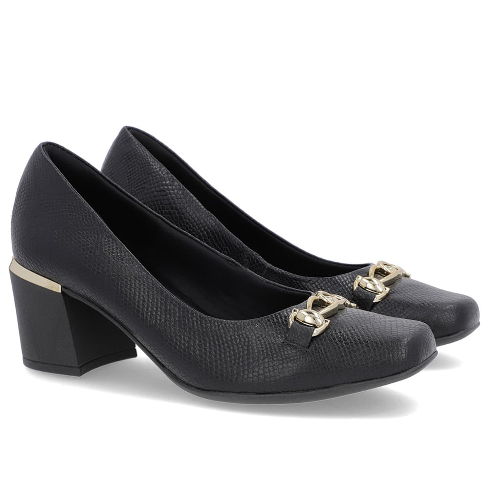 Scarpin Preto Textura Couro Bico Quadrado Detalhe Salto Preto 2