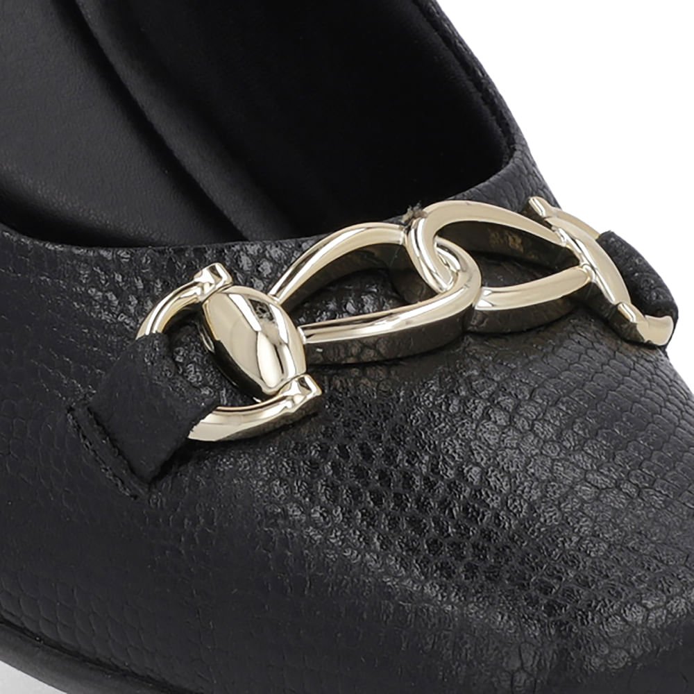 Scarpin Preto Textura Couro Bico Quadrado Detalhe Salto Preto 4