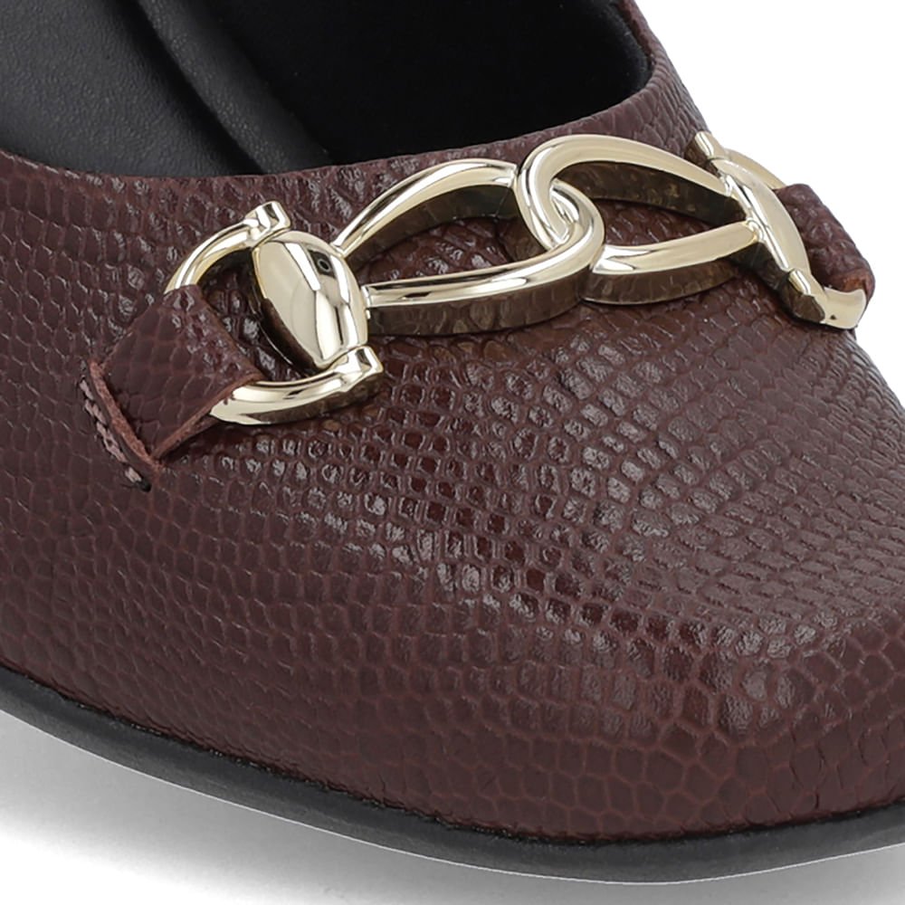 Scarpin Marrom Textura Couro Bico Quadrado Detalhe Salto Marrom 4