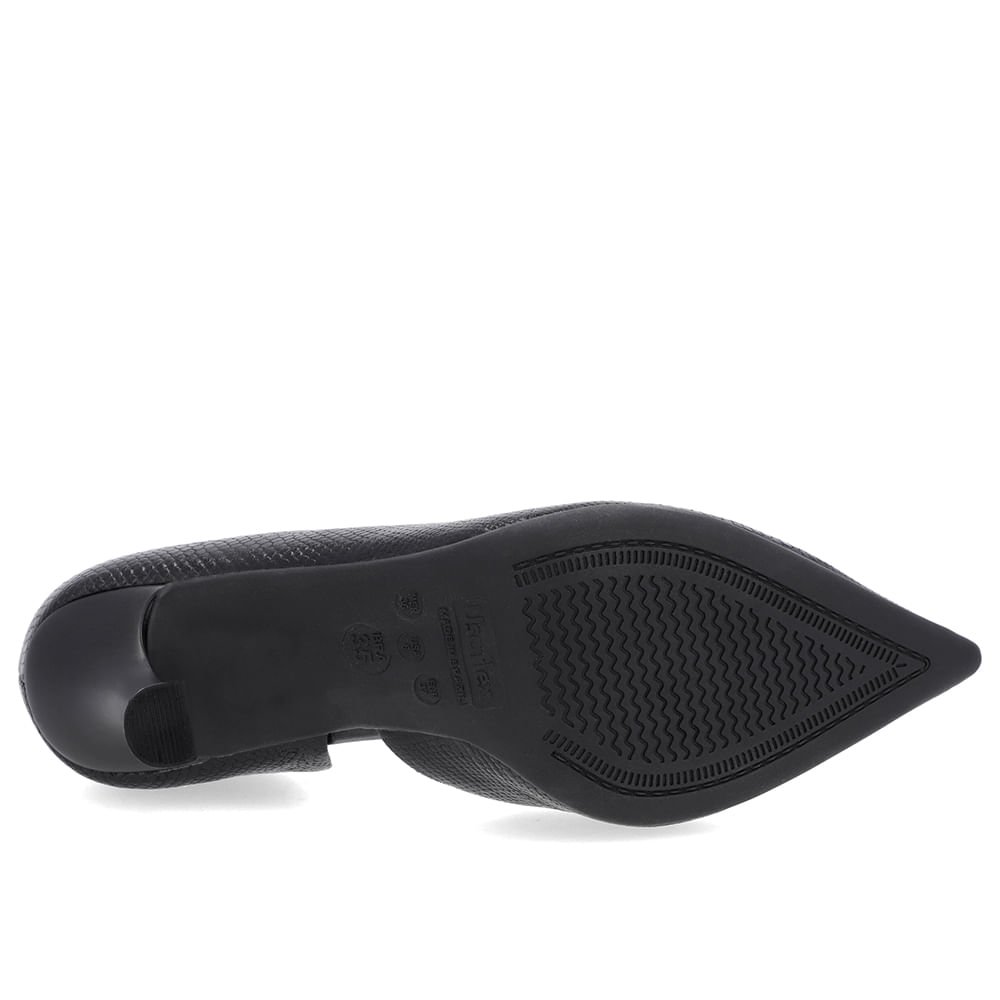 Scarpin Preto Couro Textura Bico Fino Detalhe Salto Preto 5