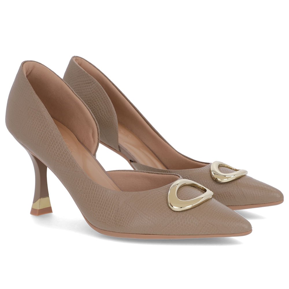 Scarpin Marrom Claro Couro Textura Bico Fino Detalhe Salto Marrom 2