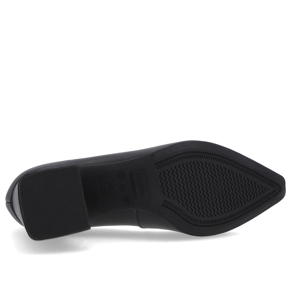 Scarpin Preto Couro Bico Fino Detalhe Geométrico Preto 5