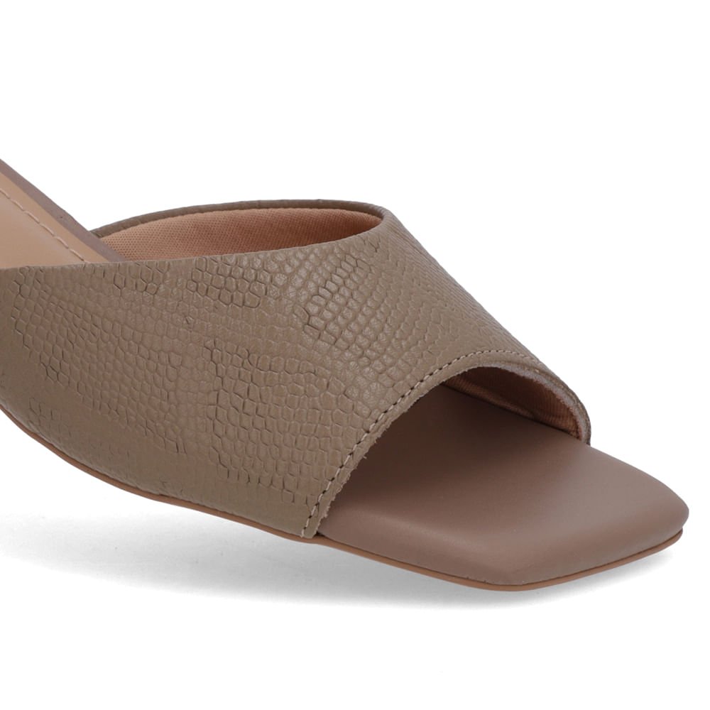 Tamanco Marrom Couro Textura Marrom 4