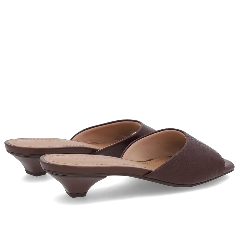 Tamanco Marrom Pinhão Couro Textura Marrom 3