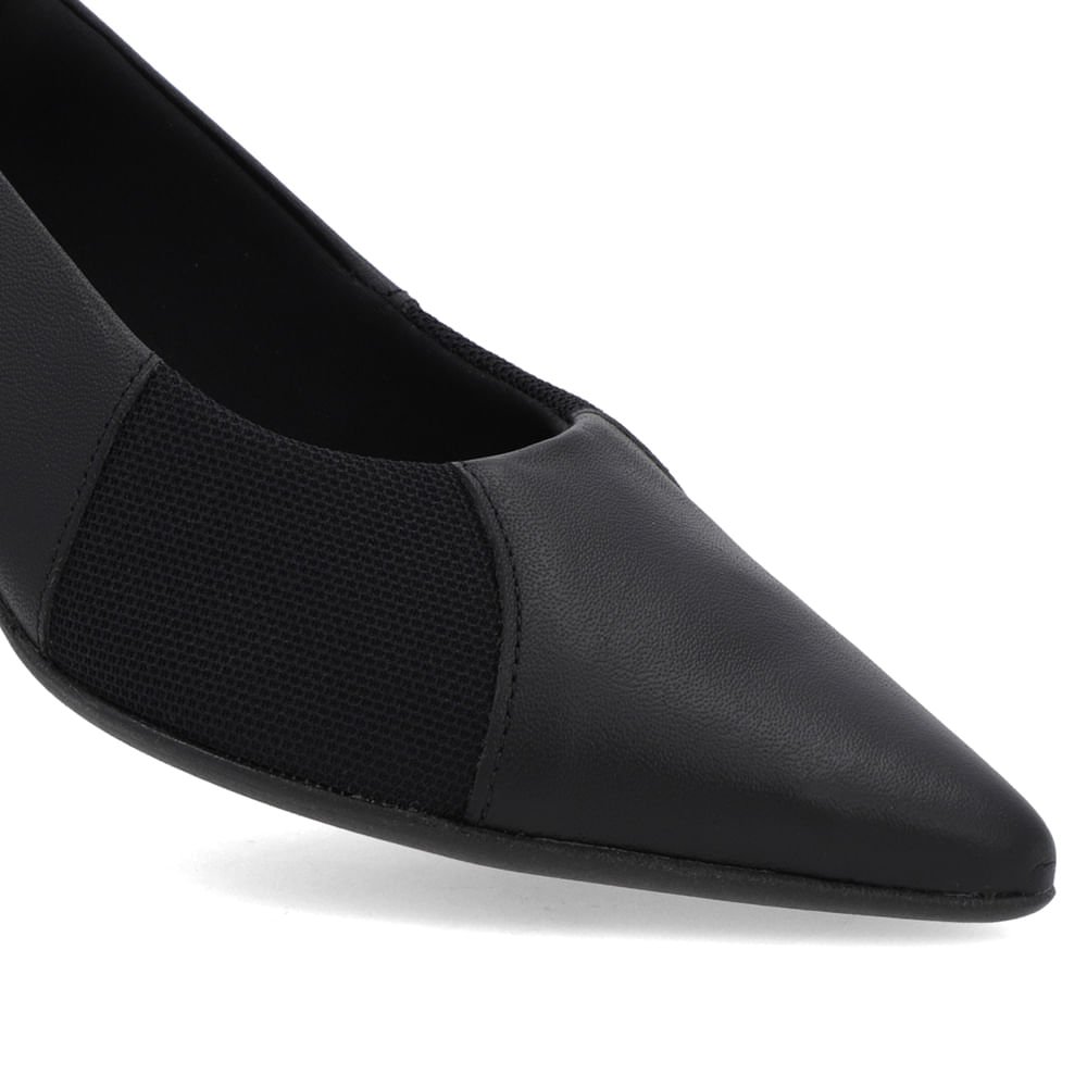 Scarpin Preto Couro Bico Fino Lateral Tecido Preto 4