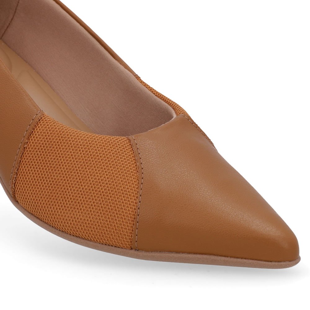 Scarpin Marrom Couro Bico Fino Lateral Tecido Marrom 4