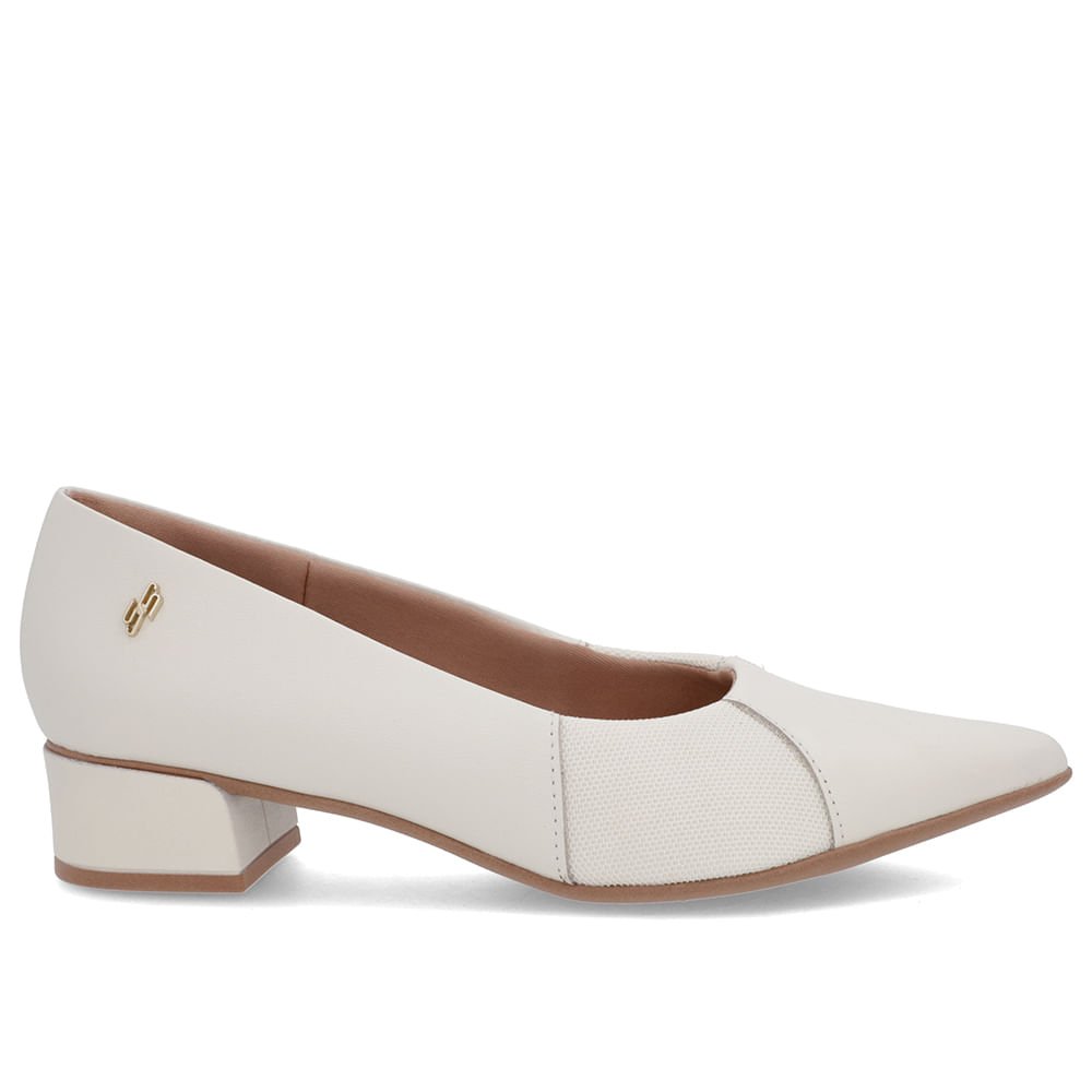 Scarpin Branco Marfim Couro Bico Fino Lateral Tecido
