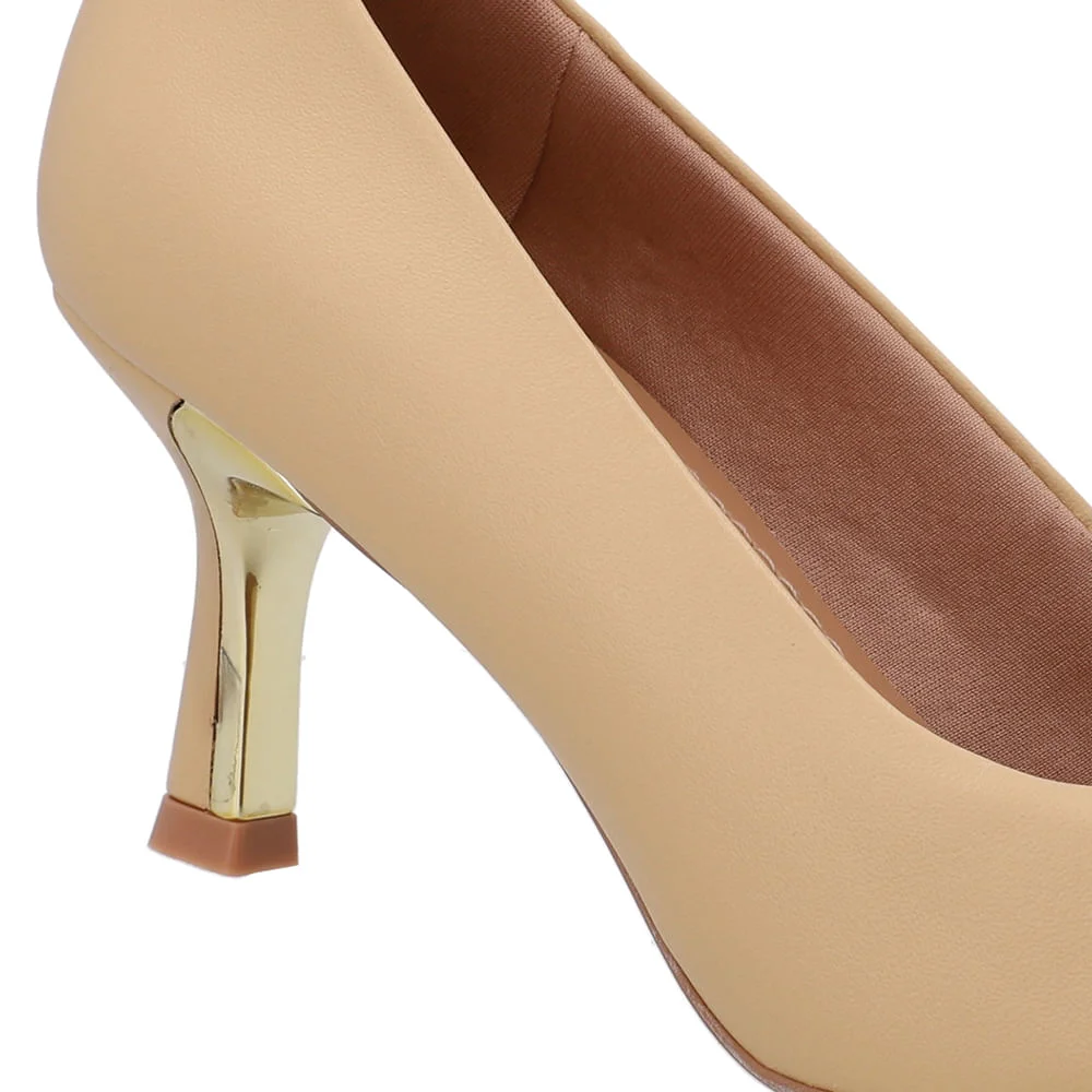 Scarpin Bico Fino Couro Bege Detalhe Salto Bege 4