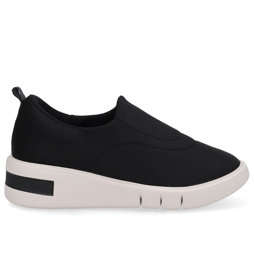 Tênis Tecido Preto Costura Enfeite