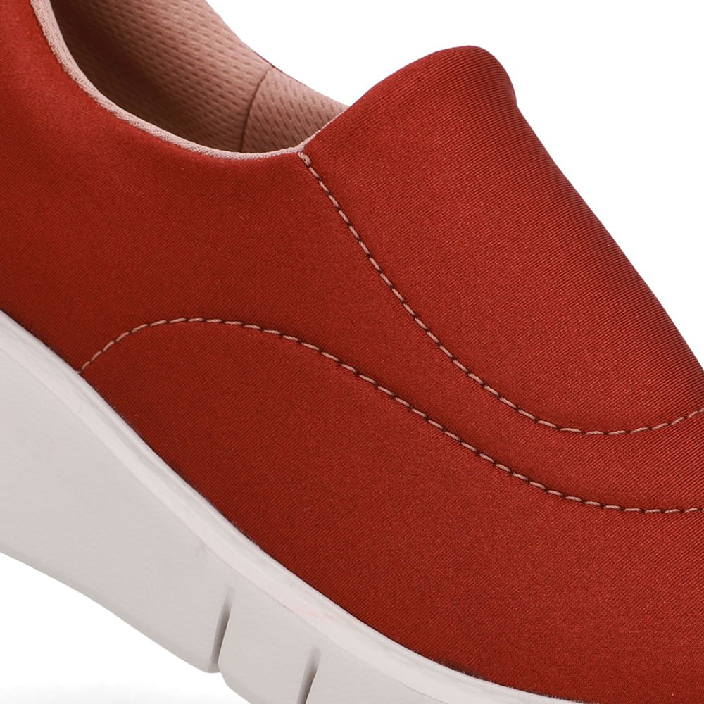 Tênis Tecido Marrom Costura Enfeite Vermelho 4