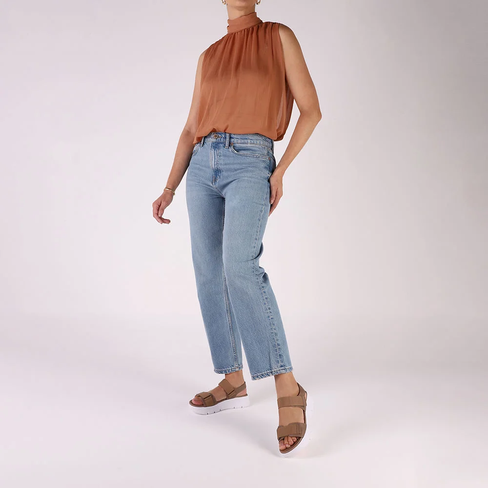 Sandália Salto Plataforma Couro Marrom Fendi Duas Tiras Marrom 4