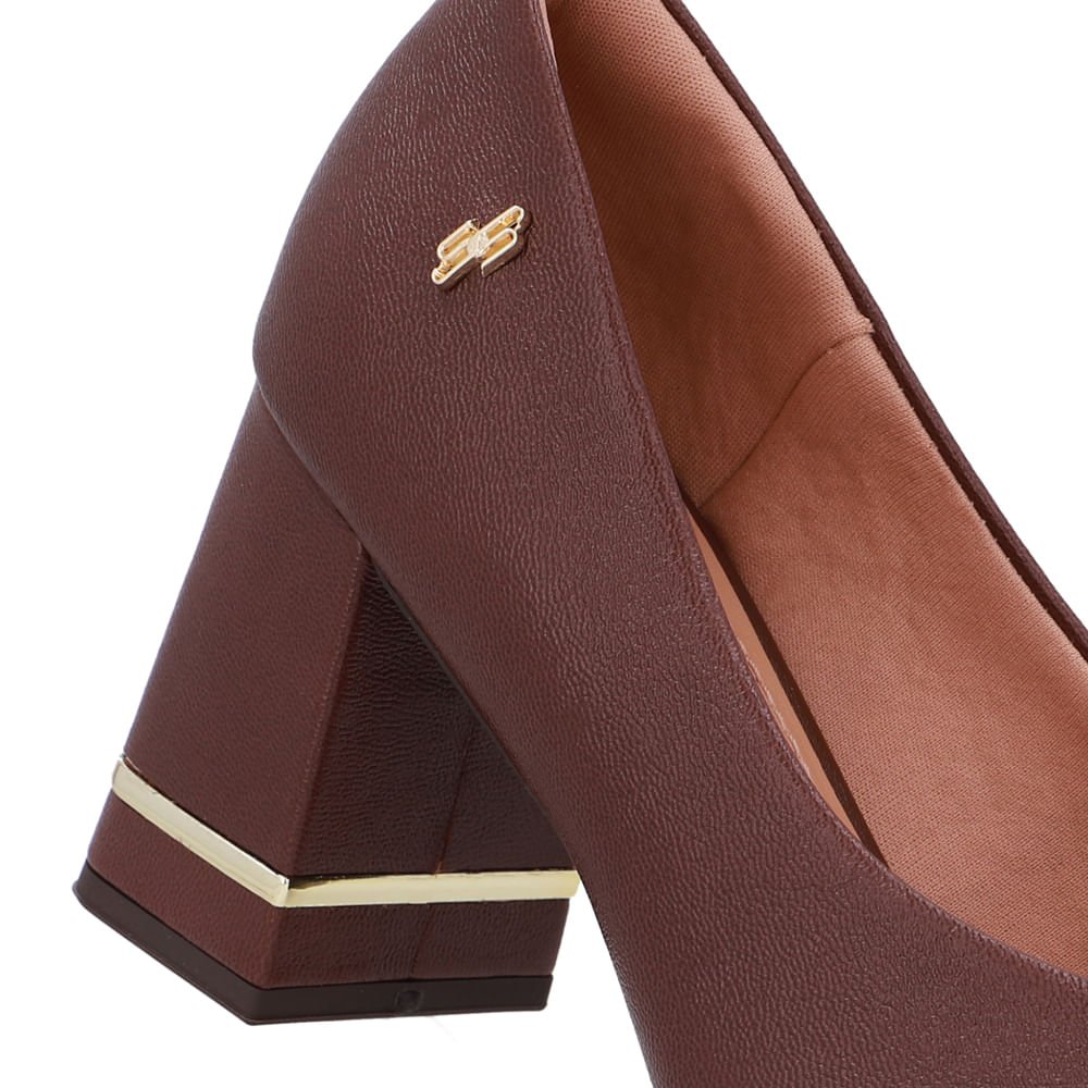 Scarpin Bico Fino Couro Marrom Pinhão Detalhe Salto Pinhão 4