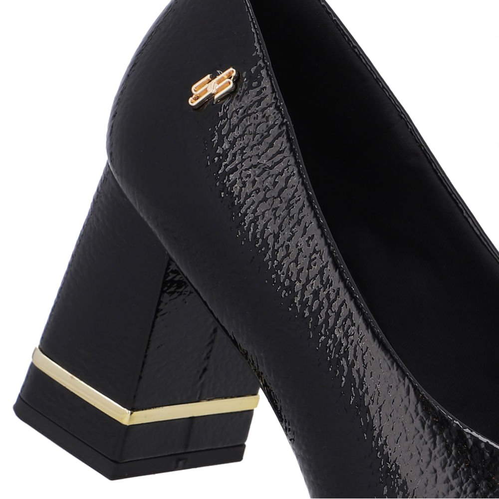 Scarpin Bico Fino Verniz Preto Detalhe Salto Preto 4