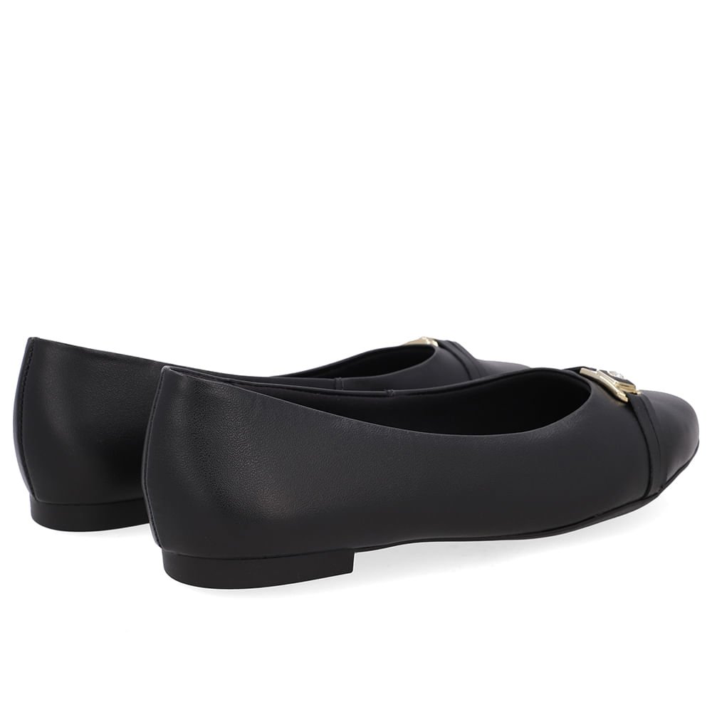 Sapatilha Preta Couro Tira Enfeite Preto 3