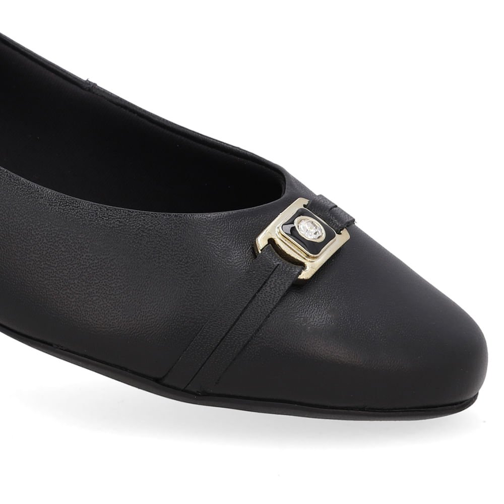 Sapatilha Preta Couro Tira Enfeite Preto 4