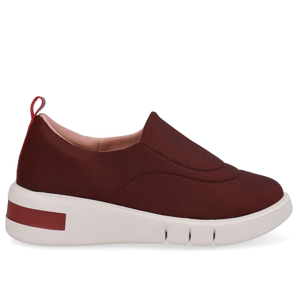 Tênis Tecido Vermelho Costura Enfeite