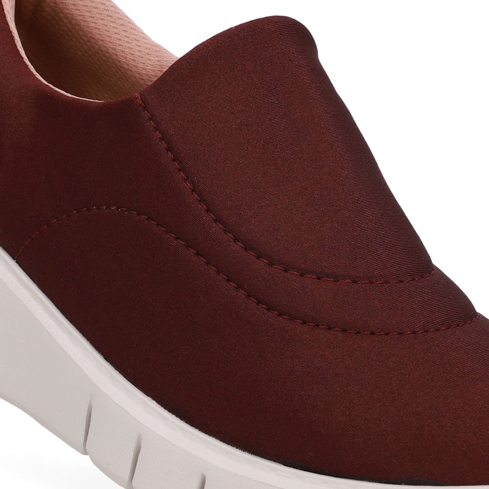 Tênis Tecido Vermelho Costura Enfeite Vinho 4