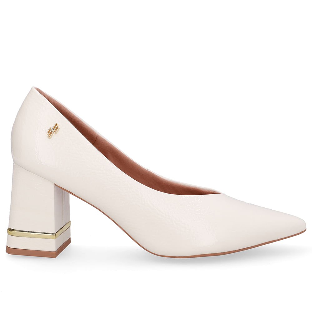 Scarpin Bico Fino Verniz Branco Marfim Detalhe Salto