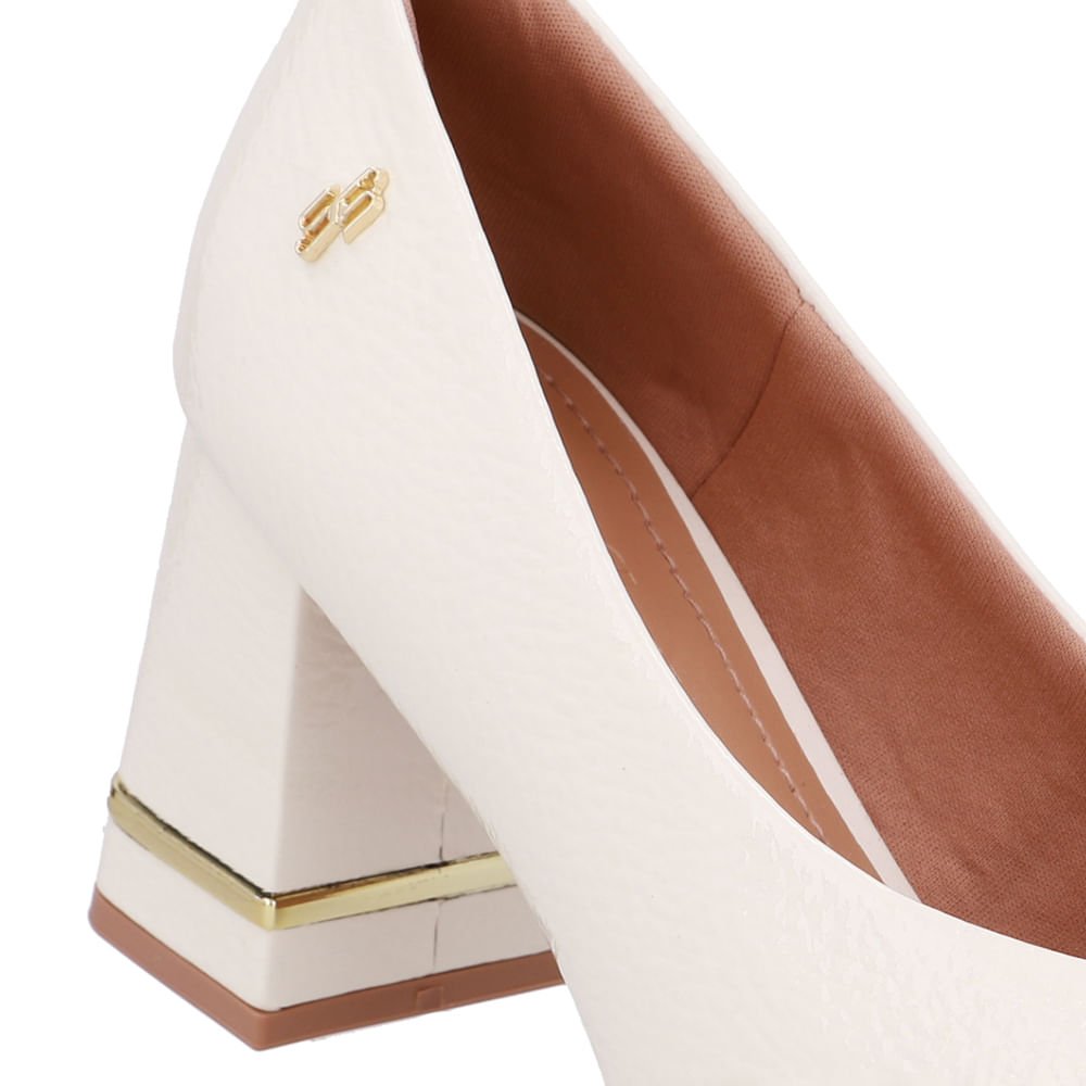 Scarpin Bico Fino Verniz Branco Marfim Detalhe Salto Marfim 4