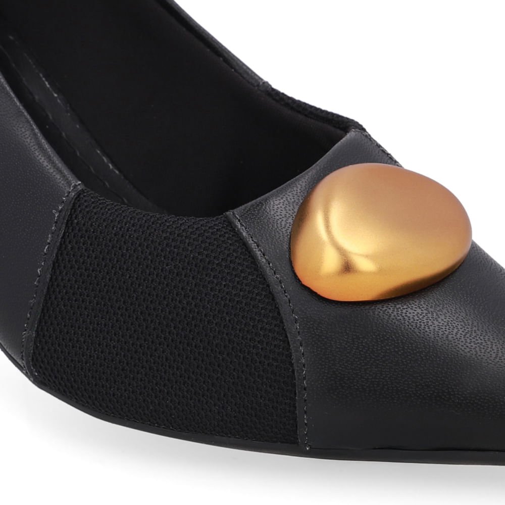 Scarpin Couro Preto Bico Fino Lateral Tecido Preto 4