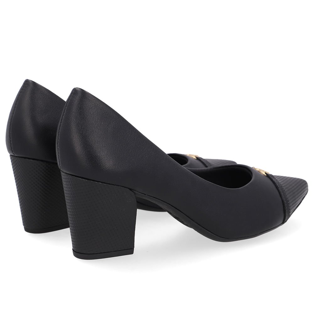 Scarpin Couro Preto Bico Fino Enfeite Preto 3