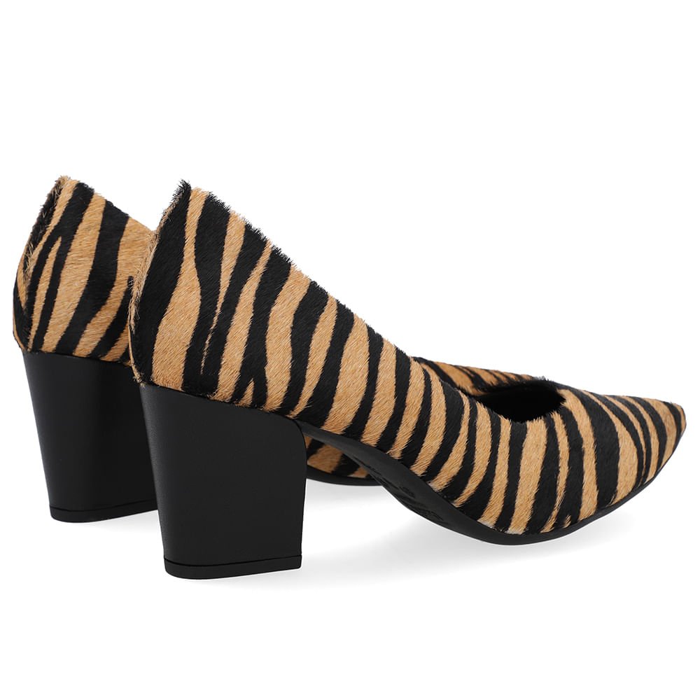 Scarpin Couro Animal Print Tigre Bico Fino Bege/Preto 3