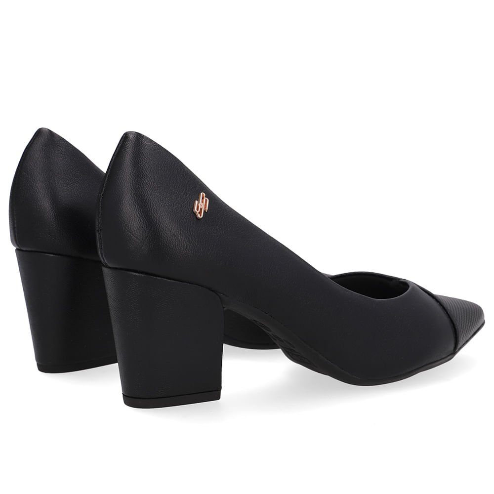 Scarpin Couro Preto Bico Fino Recorte Lateral Preto 3