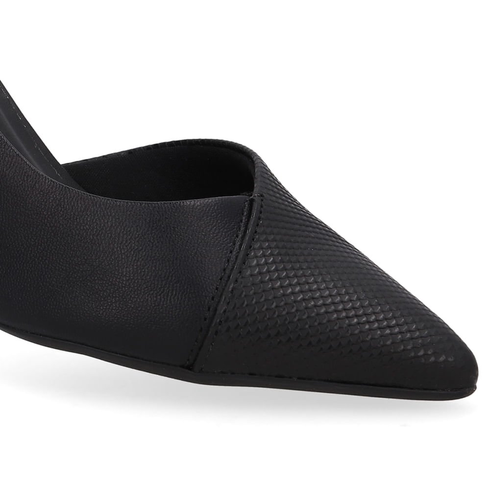 Scarpin Couro Preto Bico Fino Recorte Lateral Preto 4