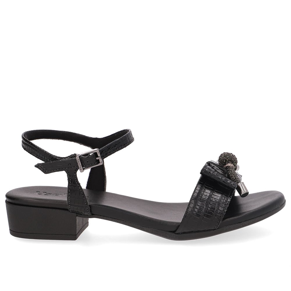 Sandália Couro Preta Enfeite Brilho