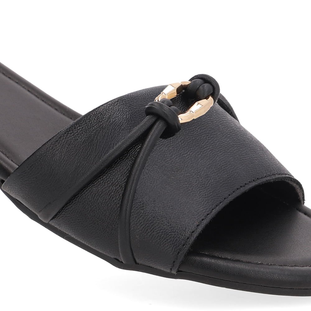 Rasteira Bico Redondo Couro Preta Tira Enfeite Preto 4