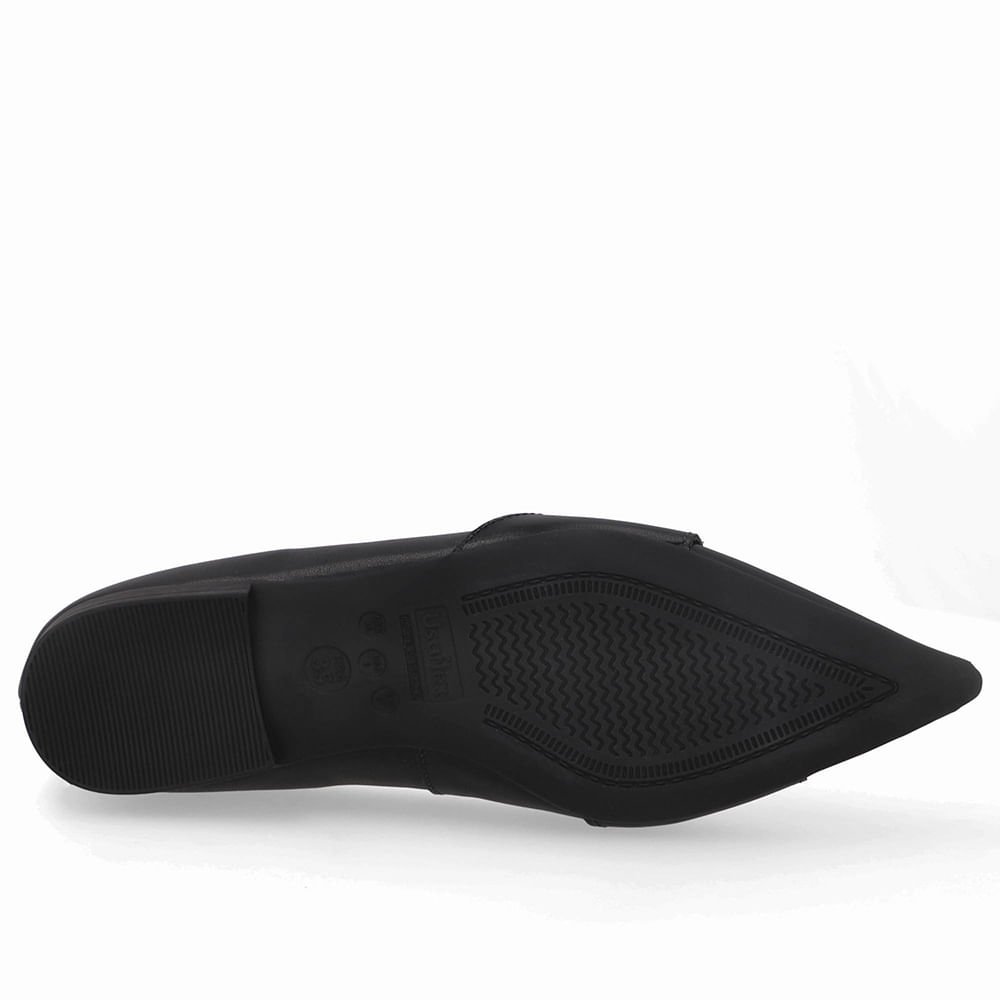 Sapatilha Preta Couro Detalhe Piercing Preto 5