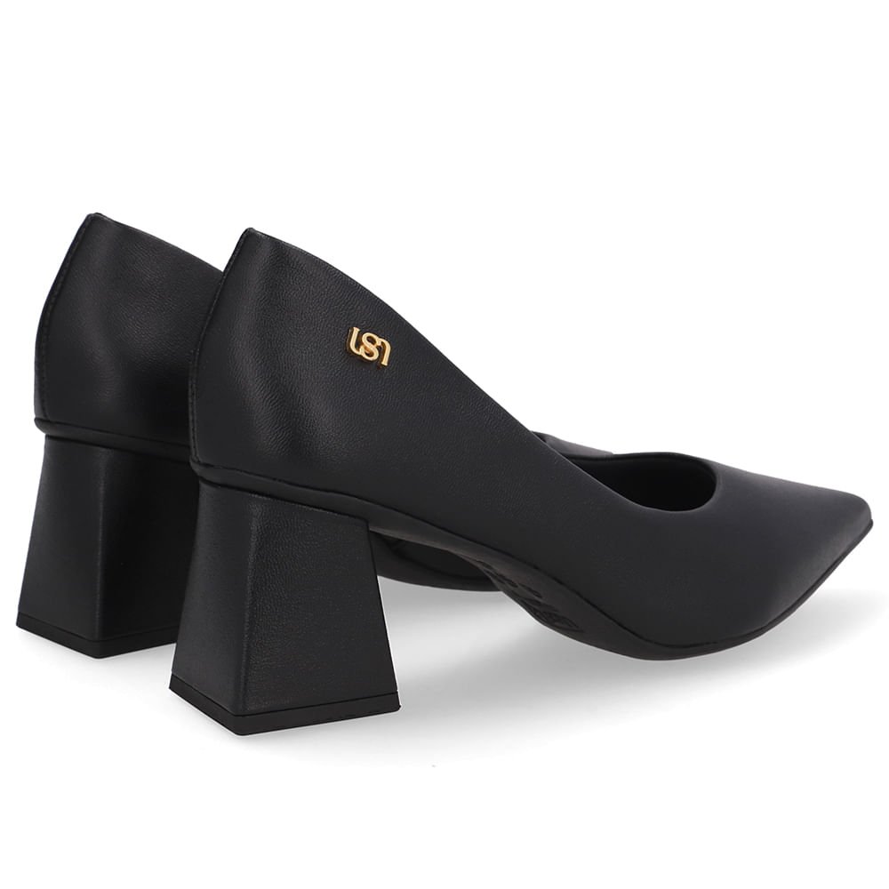 Scarpin Preto Bico Fino Couro Preto 3