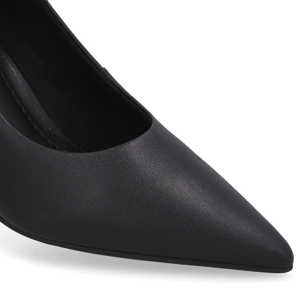 Scarpin Preto Bico Fino Couro Preto 4