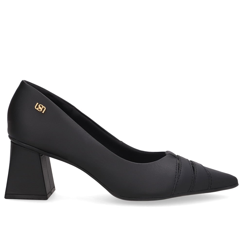 Scarpin Preto Bico Fino Recortes
