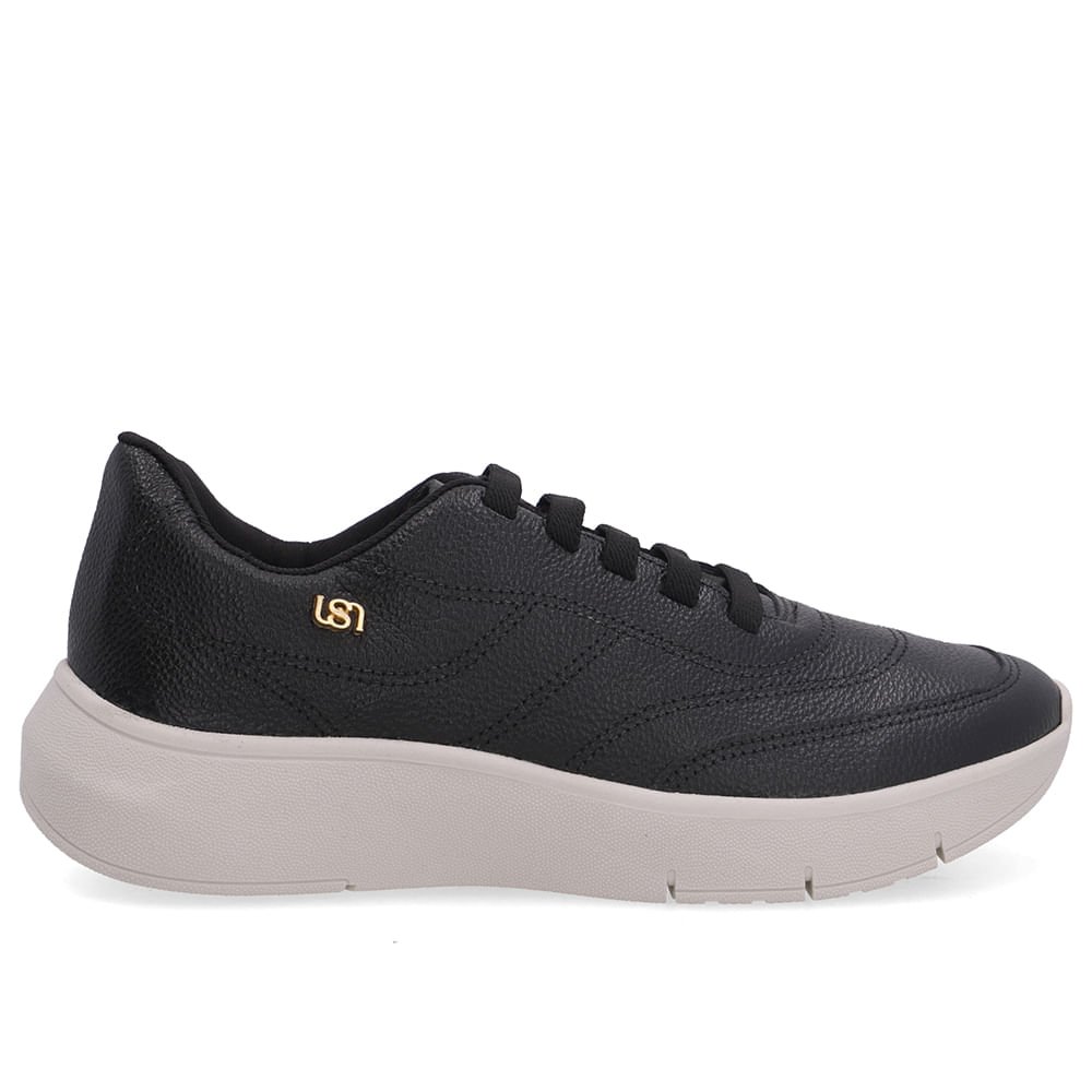 Tênis Slip On Preto Couro Costura Enfeite