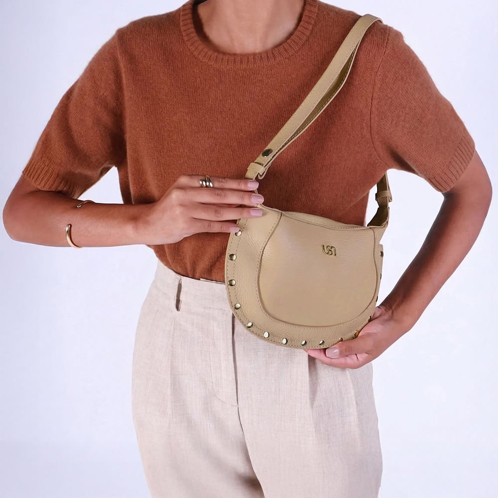 Bolsa Tiracolo Couro Bege Tachas Bege 4