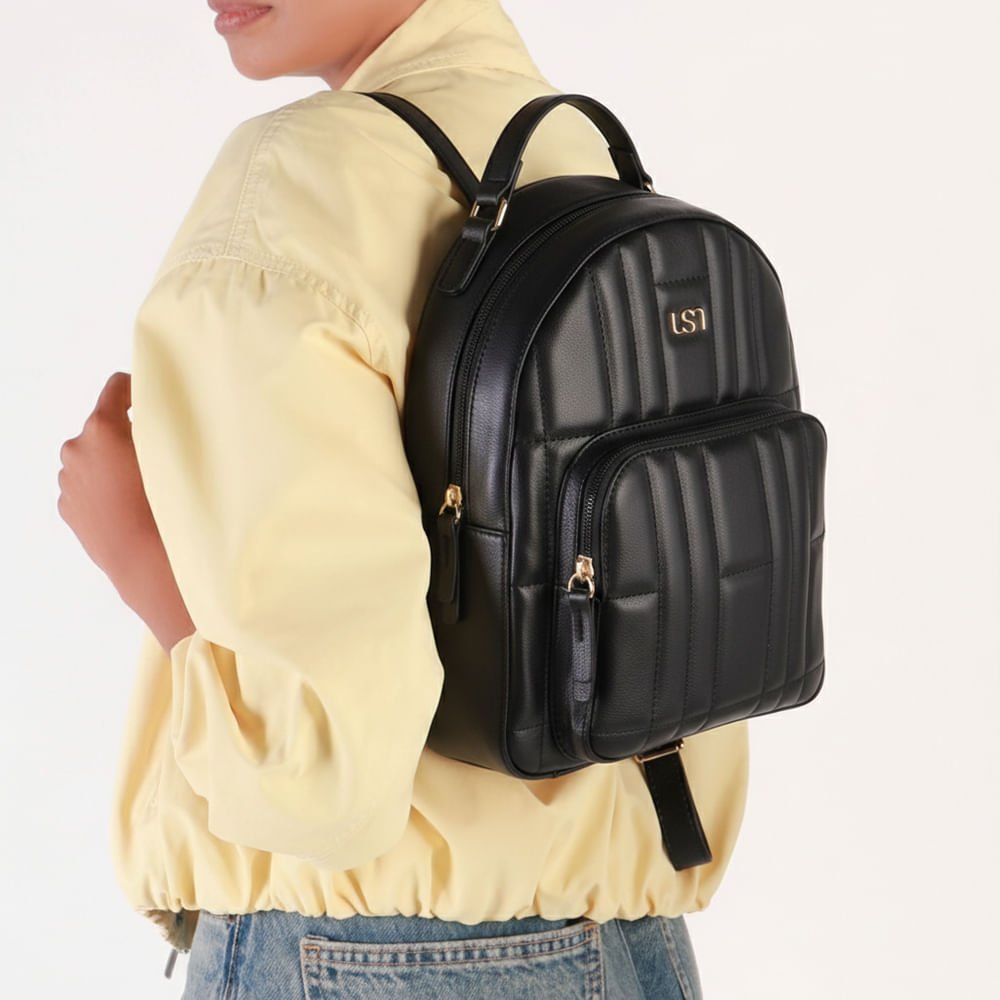 Mochila Couro Preta Matelassê Bolsa Frontal Preto 4